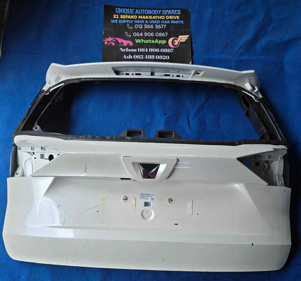 Mahindra XUV700 Tailgate Mahindra XUV700 Tailgate