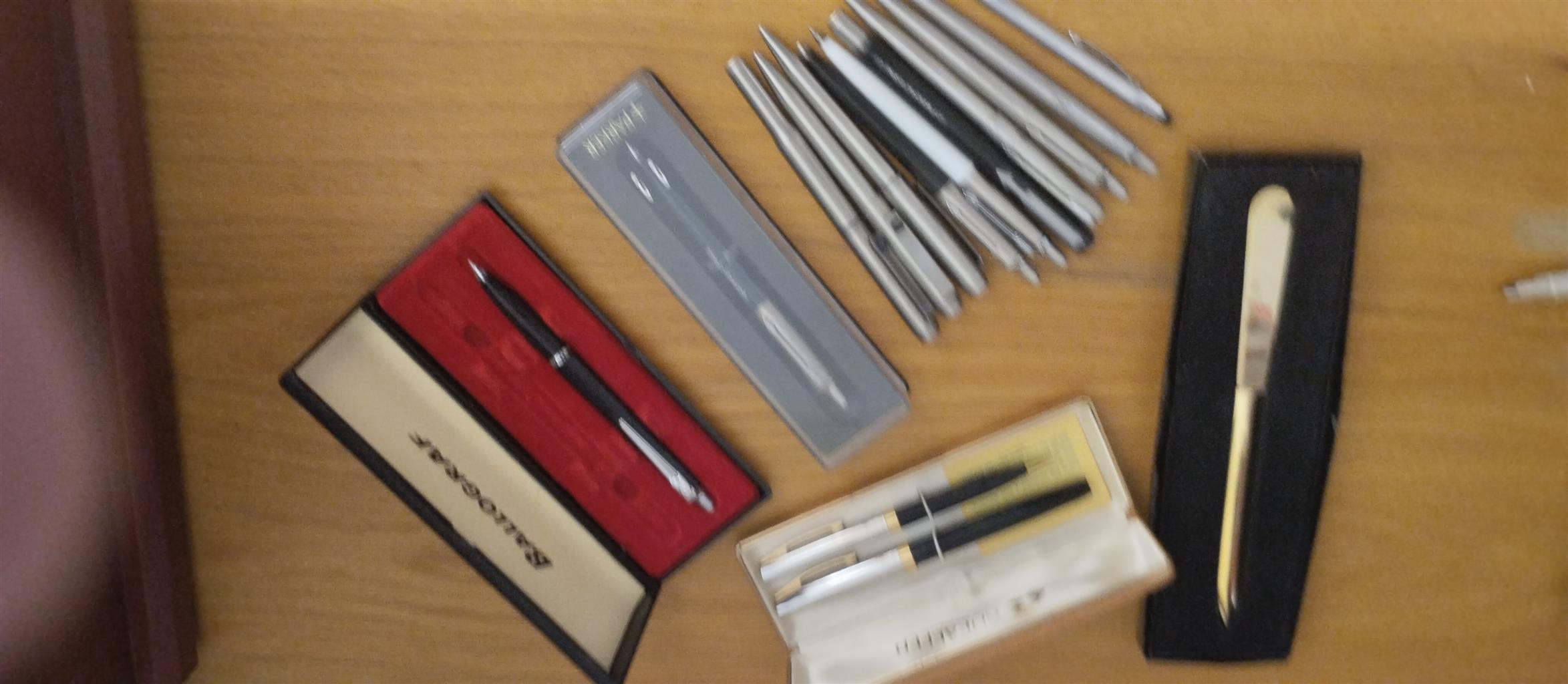 Fountain and Ballpoint pens by Parker & Sheaffer, Cross etc.