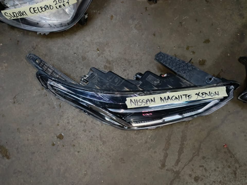 Nissan margnite xenon Headlight - Private Seller Nissan margnite xenon Headlight - Private Seller