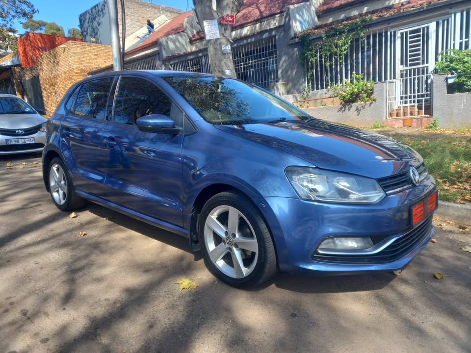 2017 V W polo Tsi 1.2 Petrol, Manual, Blue. Leather seat, Spere key, 138 000