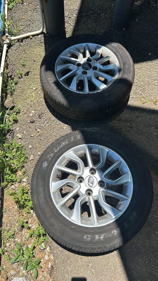 Mahindra KUV 100 Mags For Sale @Circle 7 Used Parts Call or WhatsApp - Private Seller