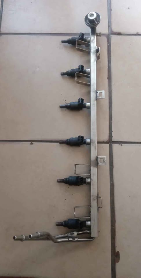 Bmw 330ci e46 injector rail with injectors - Private Seller Bmw 330ci e46 injector rail with injectors - Private Seller