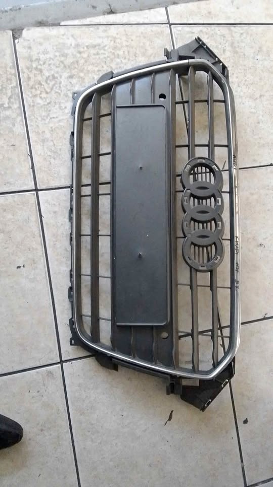 AUDI A4 B8 grill - Private Seller AUDI A4 B8 grill - Private Seller