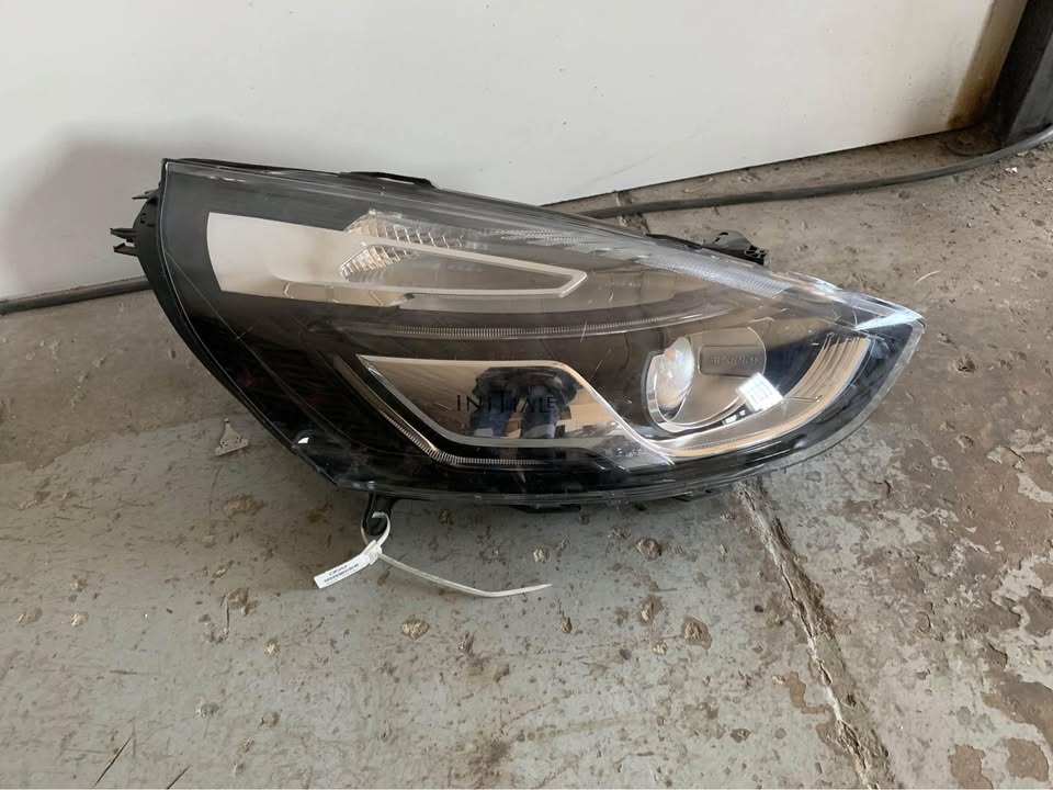 Renault Clio IV (2013-2022) headlight - Private Seller Renault Clio IV (2013-2022) headlight - Private Seller