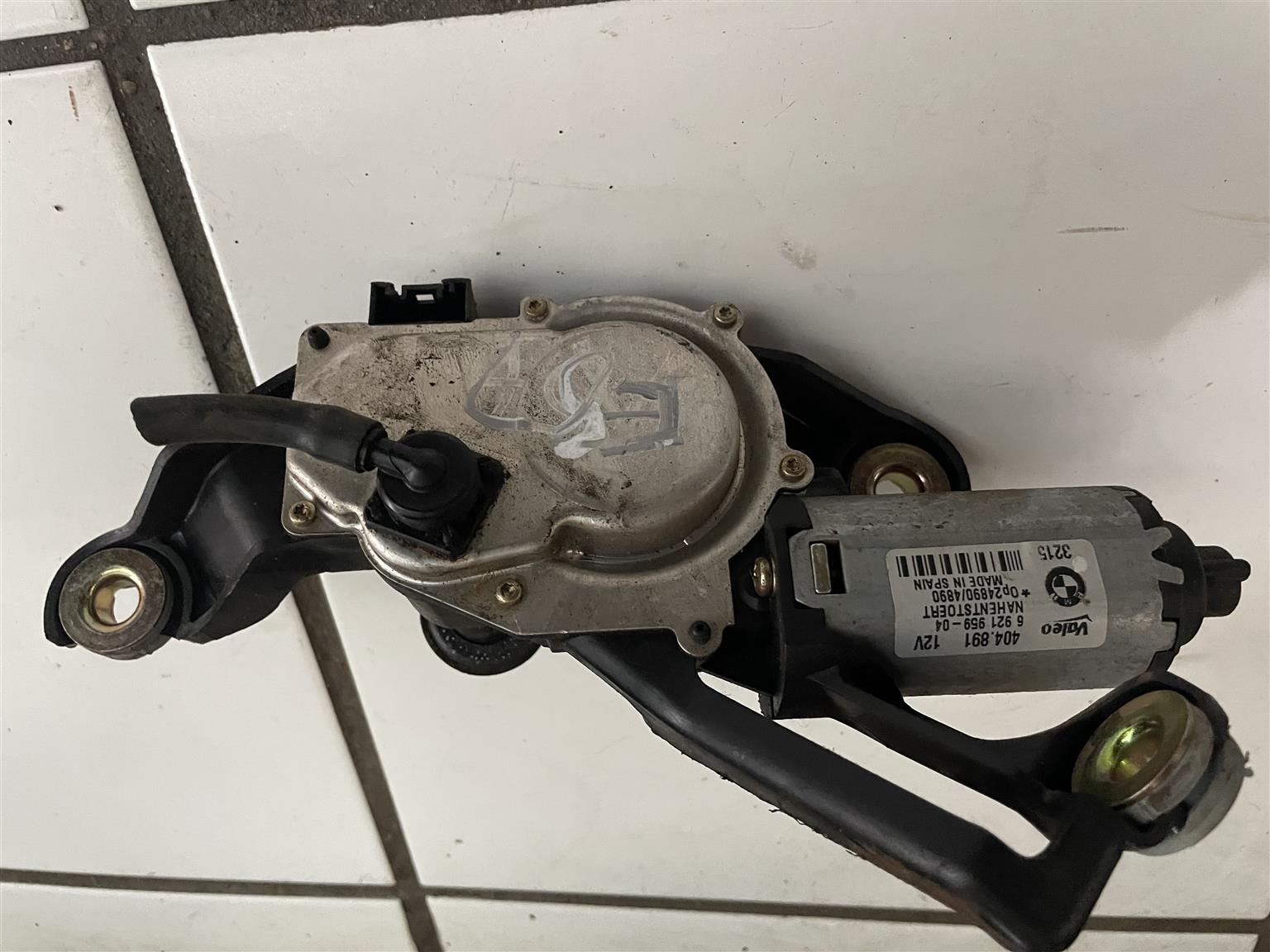 BMW E81 E87 1 series REAR WINDOW WINDSCREEN WIPER MOTOR - Private Seller BMW E81 E87 1 series REAR WINDOW WINDSCREEN WIPER MOTOR - Private Seller