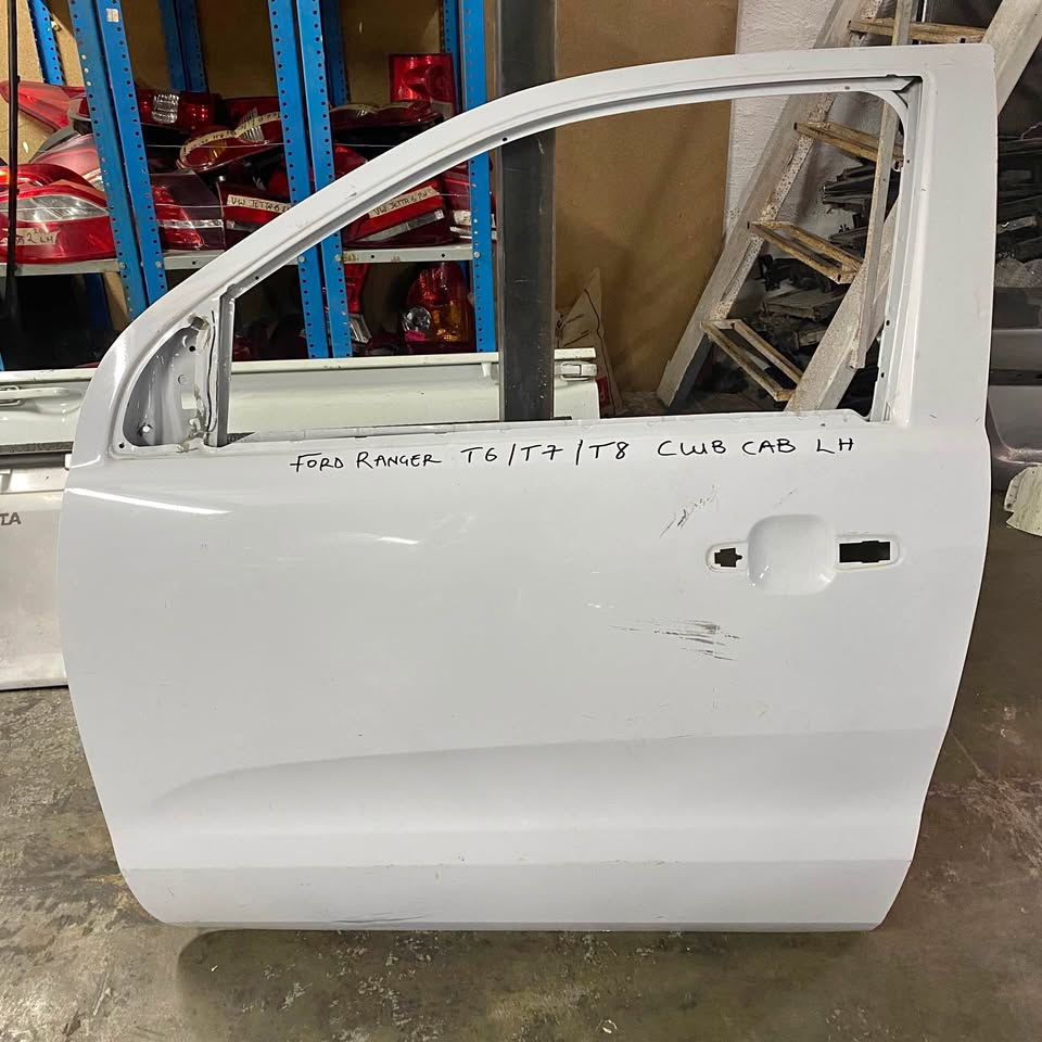 Ford Ranger T7/T8 Club Cab Frontdoor Leftside - Private Seller Ford Ranger T7/T8 Club Cab Frontdoor Leftside - Private Seller