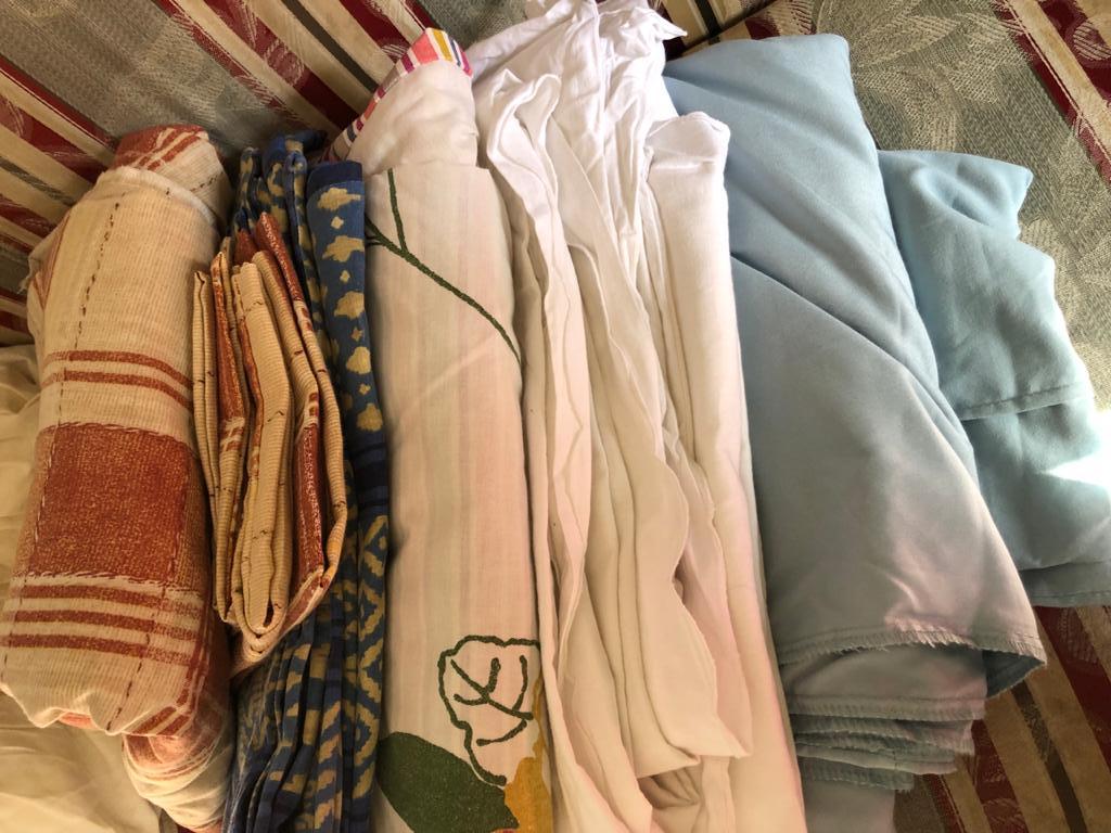 Various duvet covers, bedding and linen items - to be sold as 1 lot-see details 