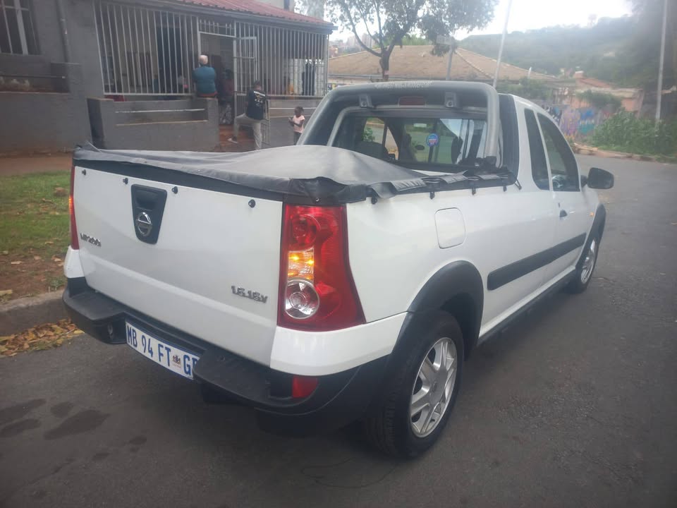 2015 Nissan Np200 bakkie 1.6 Petrol, Manual, White Color, Mileage 98000kms