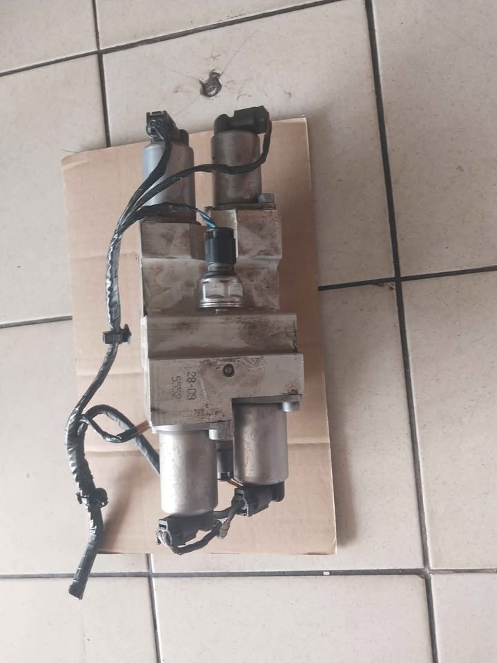 Bmw E70 E71 F15 F16 X5 X6 Active Drive Hydraulic Pump - Private Seller Bmw E70 E71 F15 F16 X5 X6 Active Drive Hydraulic Pump - Private Seller