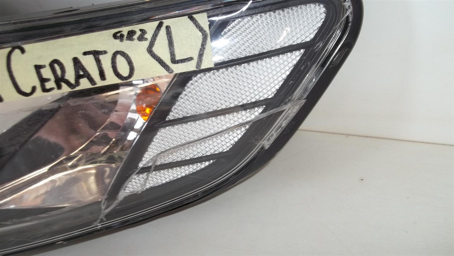 Kia Cerato (Left) Headlight - Private Seller Kia Cerato (Left) Headlight - Private Seller