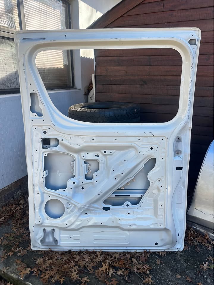 Toyota HiAce or Toyota baby Quantum minibus 2022-2026 right rear sliding door - Private Seller Toyota HiAce or Toyota baby Quantum minibus 2022-2026 right rear sliding door - Private Seller