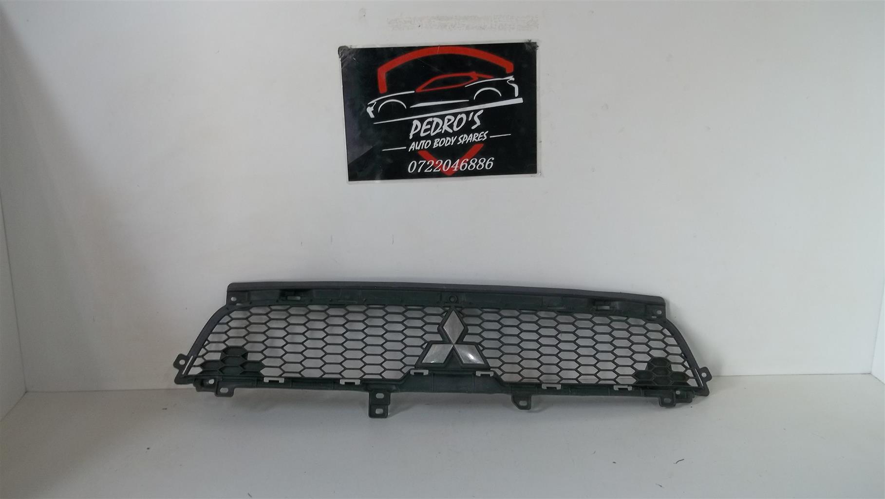 Mitsubishi Outlander Grille - Private Seller Mitsubishi Outlander Grille - Private Seller