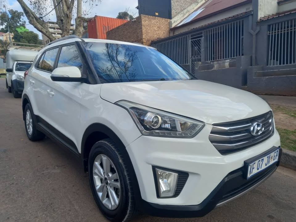 2016 Hyundai Creta 1.6 Petrol, Manual, White,107000kms Leather seats.