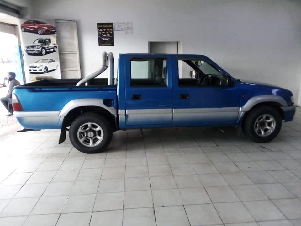 2001 ISUZU KB280 DTEG LX DOUBLE CAB 4X2 MANUAL DIESEL BLUE,
