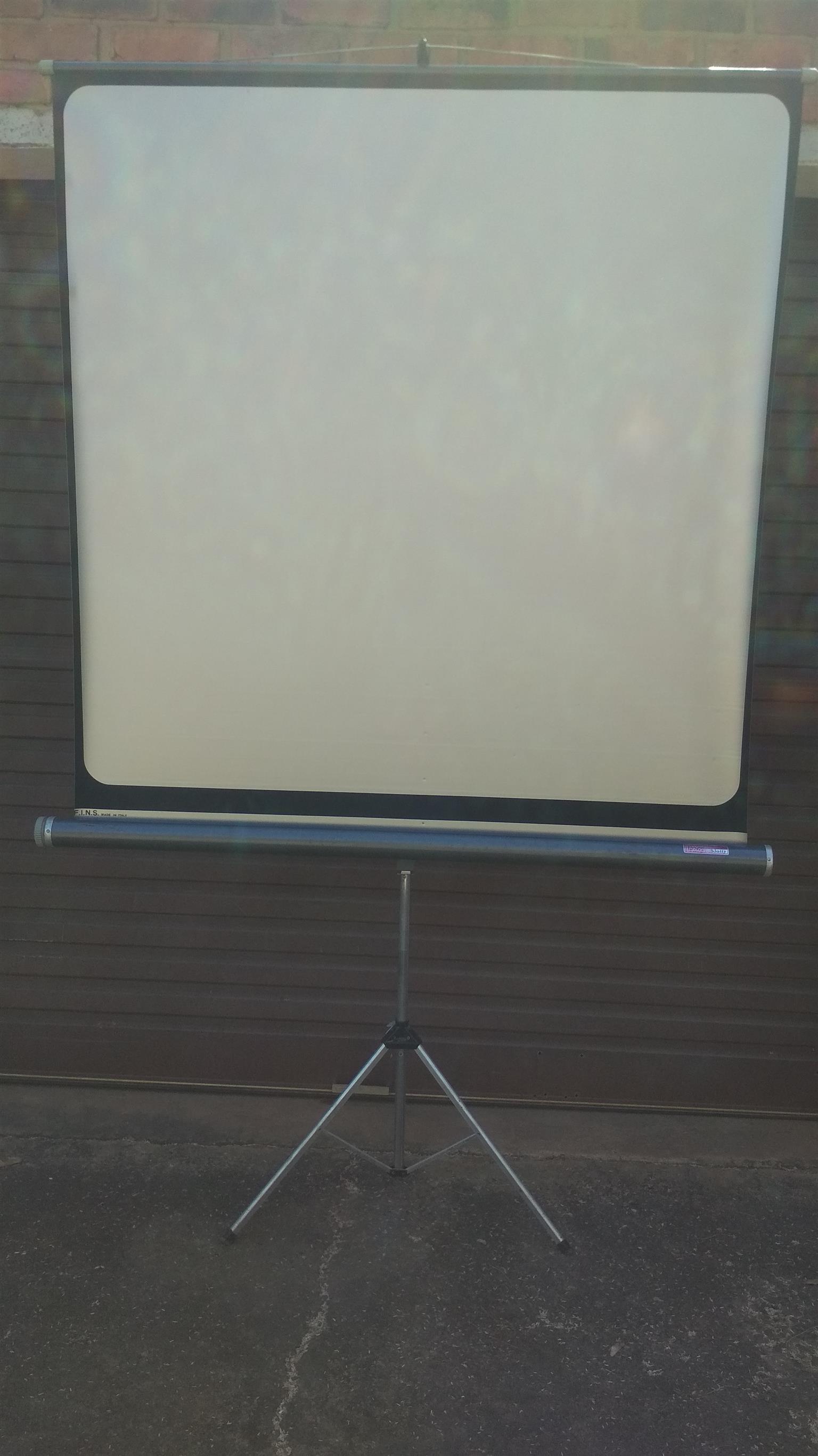 Screen tripod 4:3 ratio. Make: Fins, Italy