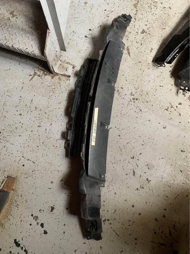 BMW 3 F30 FRONT BUMPER LOWER GRILL BMW 3 F30 FRONT BUMPER LOWER GRILL