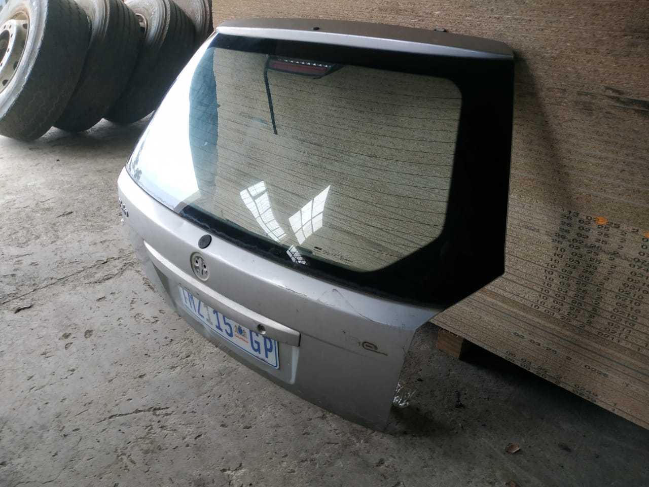 Fiat palio tailgate with glass and lock mechanism for sale - Private Seller