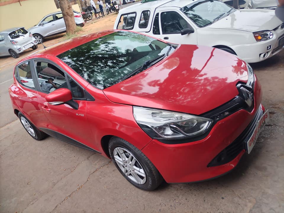 2016 Renault Clio T900 Red 660000km