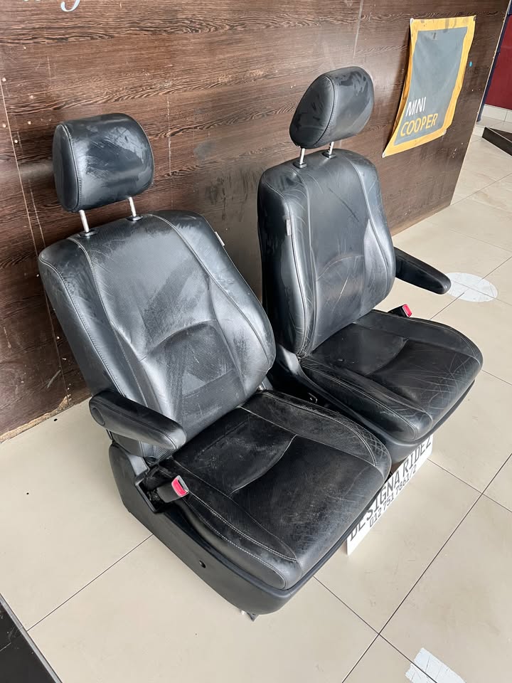 LEXUS 1 RX300 FRONT SEATS AVAILABLE. - Private Seller