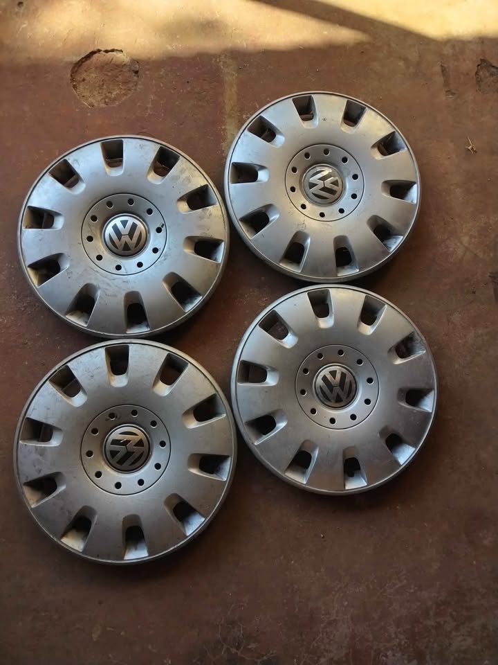 VW T5 Kombi OEM hub caps