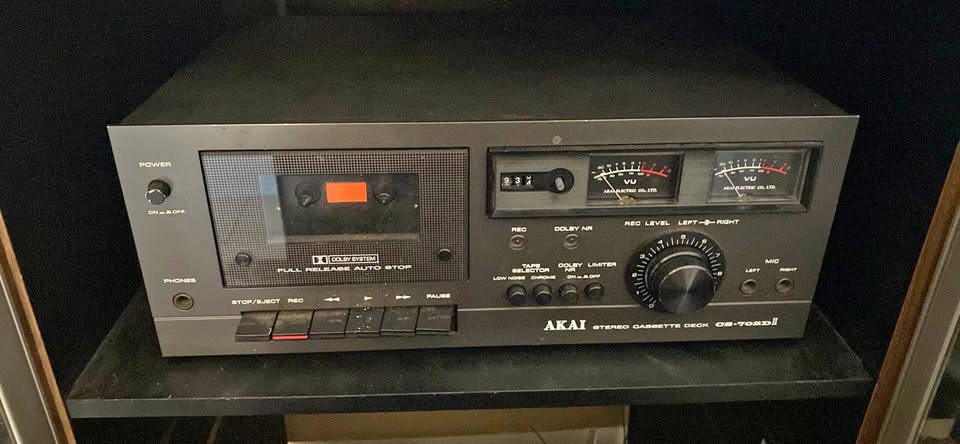 AKAI GS 702D AKAI GS 702D