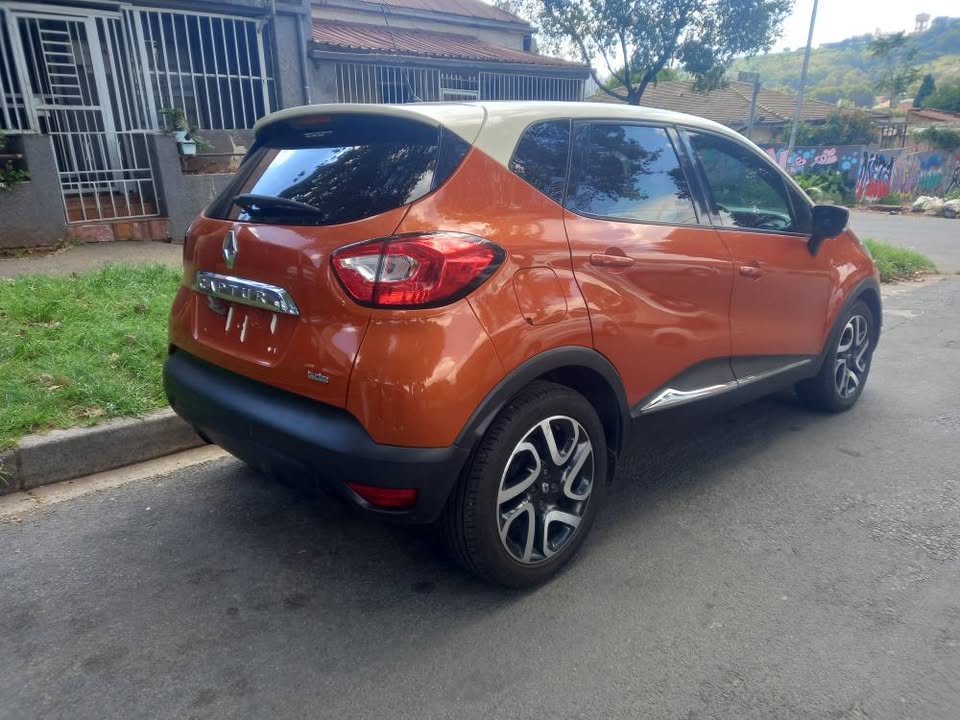 2016 Renault Captur T900, Automatic, Orange, 87000kms, 115k. Spare key, Leather Seats