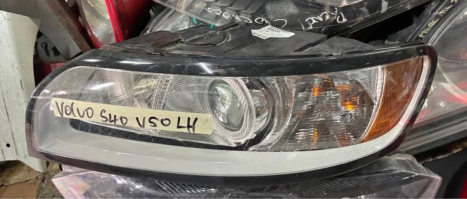 Volvo S40 & V50 headlight - Private Seller Volvo S40 & V50 headlight - Private Seller