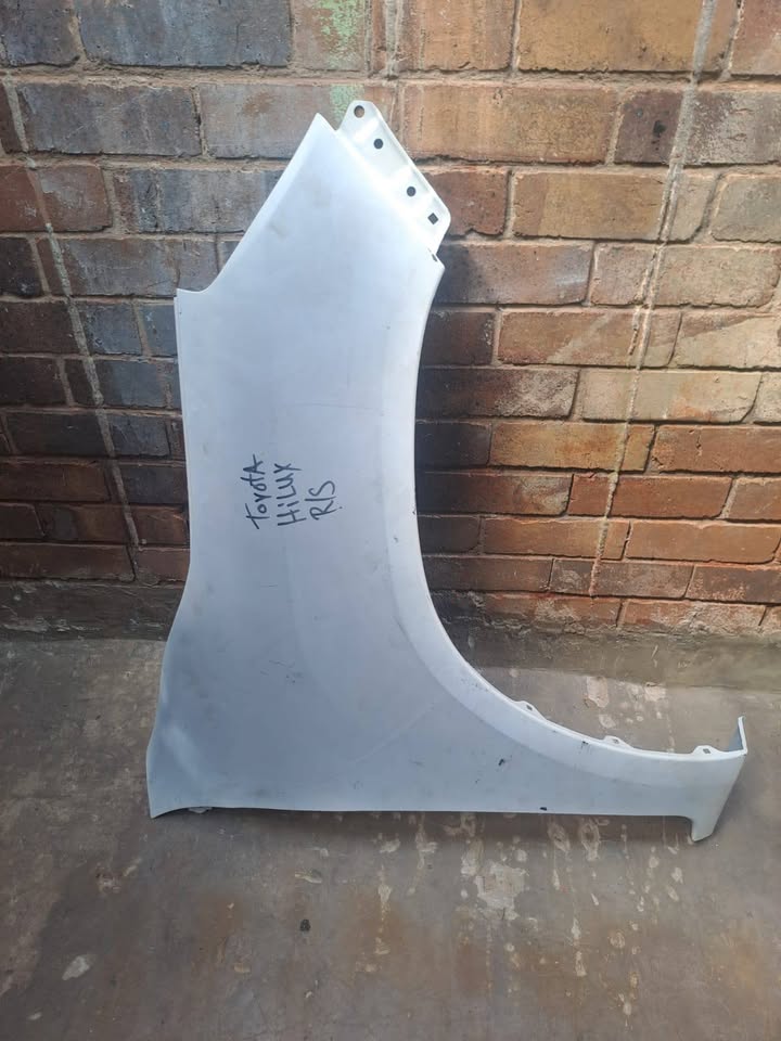 TOYOTA HILUX R/S RIGHT FENDER - Private Seller