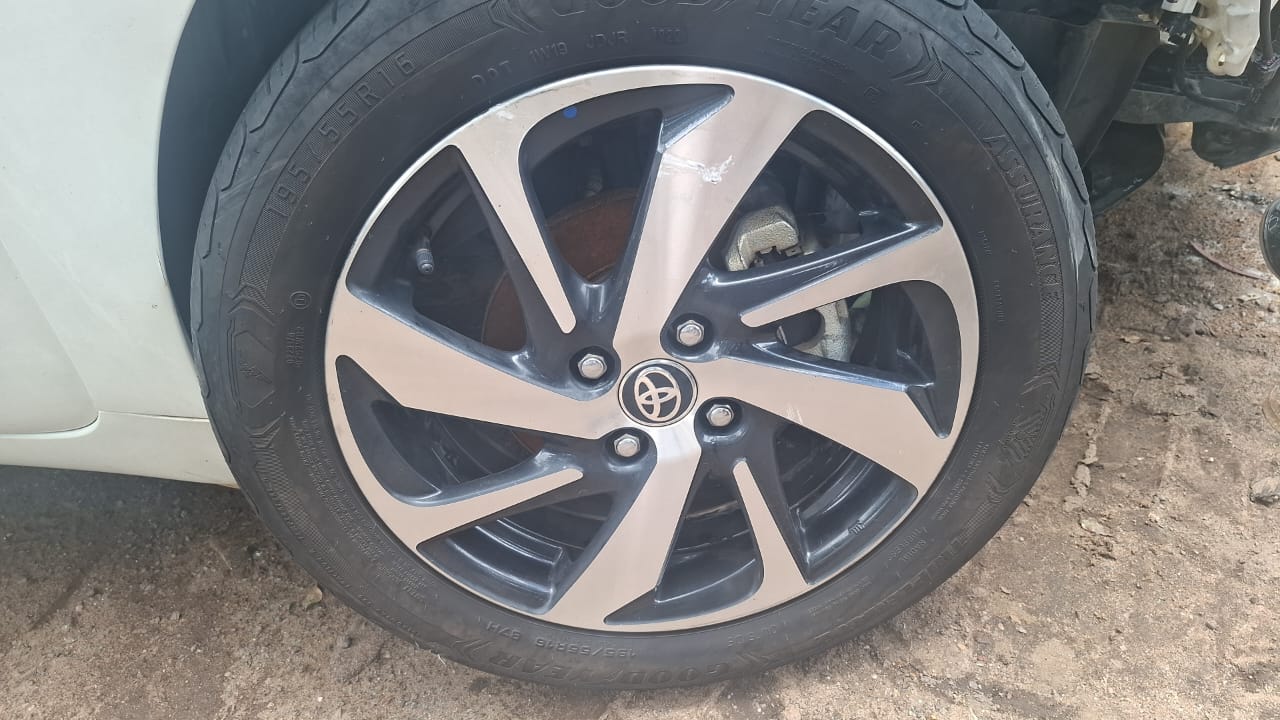 Toyota starlet accident-damaged car stripping | used spare parts for sale