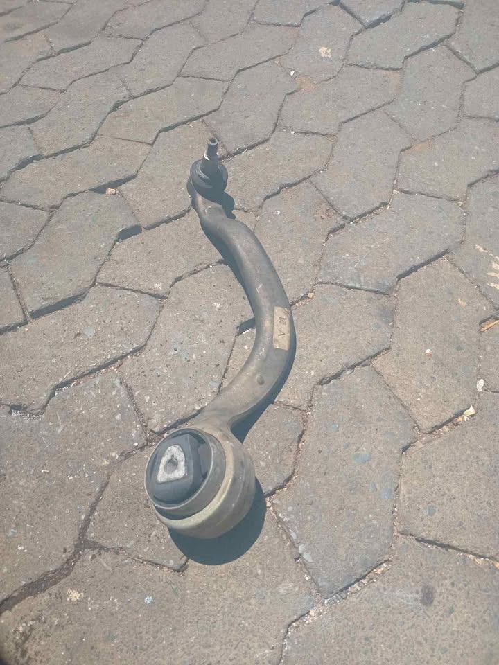 07-14 BMW E70 E71 X5 X6 Front Right Passenger Lower Control Arm - Private Seller 07-14 BMW E70 E71 X5 X6 Front Right Passenger Lower Control Arm - Private Seller