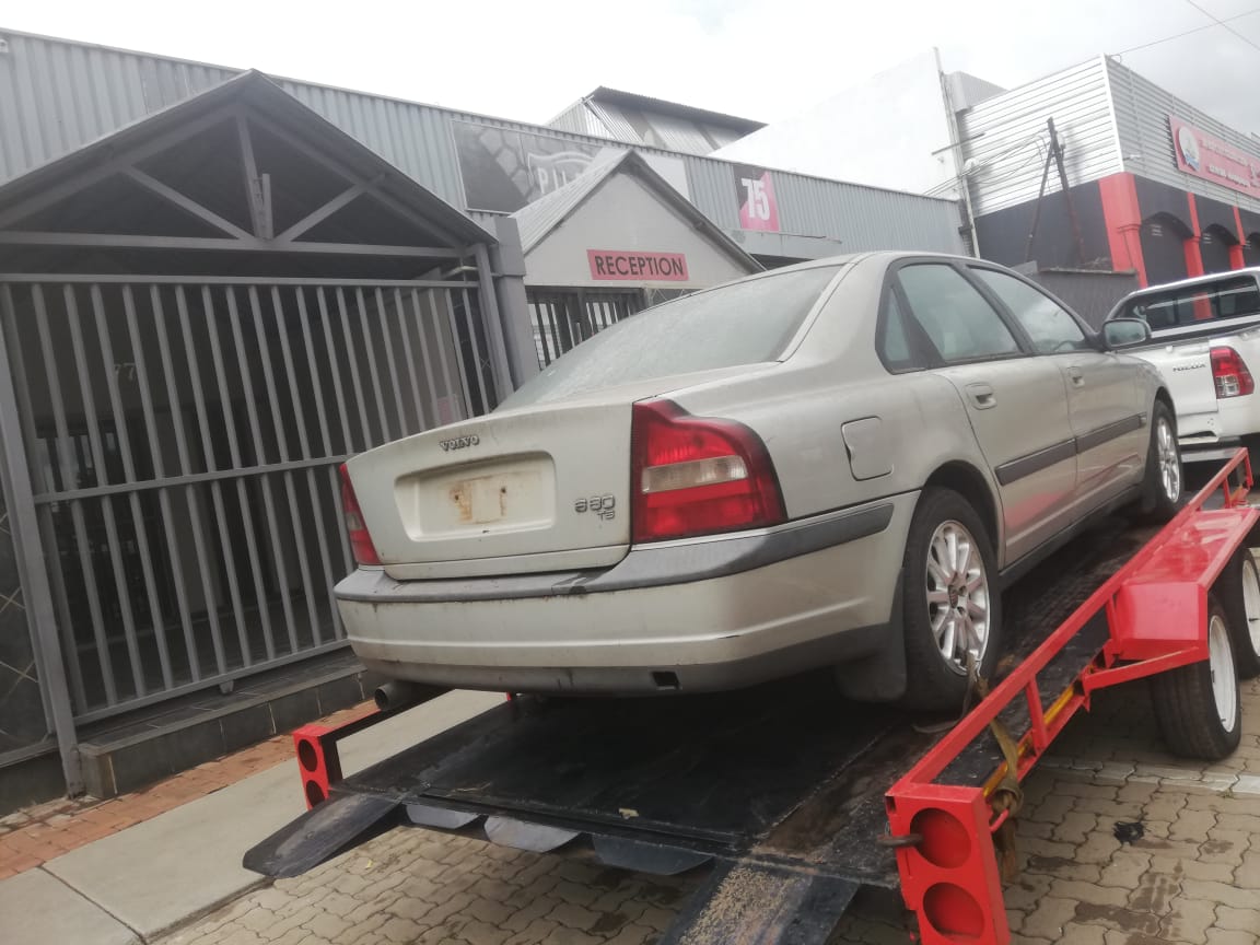 VOLVO S80 FOR STRIPPING (DELIVERY AVAILABLE COUNTRY WIDE) - Private Seller VOLVO S80 FOR STRIPPING (DELIVERY AVAILABLE COUNTRY WIDE) - Private Seller