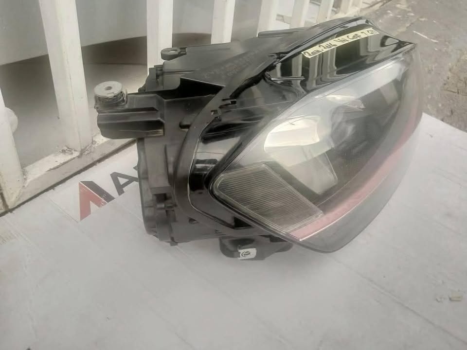 2013-2016 VW GOLF 7 GTI RIGHT SIDE HEADLIGHT FOR SALE