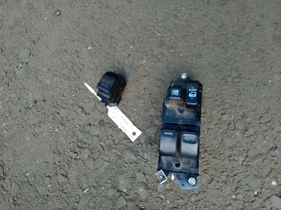 2015 Toyota Hilux D4D super cab window switch's - Private Seller 2015 Toyota Hilux D4D super cab window switch's - Private Seller