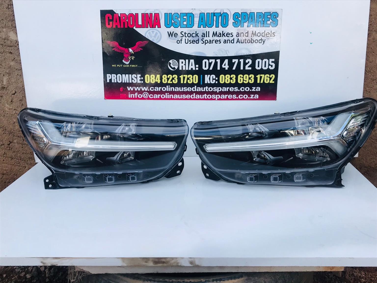 Volvo XC40 left and right side xenon headlight - Private Seller Volvo XC40 left and right side xenon headlight - Private Seller