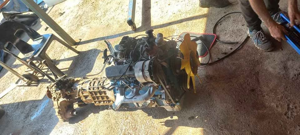 Ford v6 engine with 5 speed gearbox 4x4 gearbox engine is rekon have a lot of power white the 4x4 ge - Private Seller Ford v6 engine with 5 speed gearbox 4x4 gearbox engine is rekon have a lot of power white the 4x4 ge - Private Seller