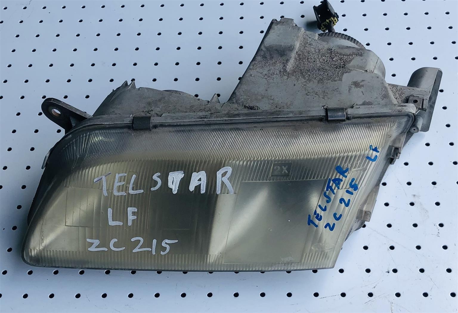 FORD TELSTAR LEFT HEADLIGHT (ZC215) - Private Seller