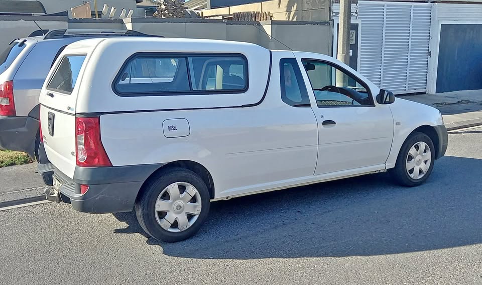 2018 Nissan Np200 dci with canopy aircon good condition 151000 kms License and papers in order