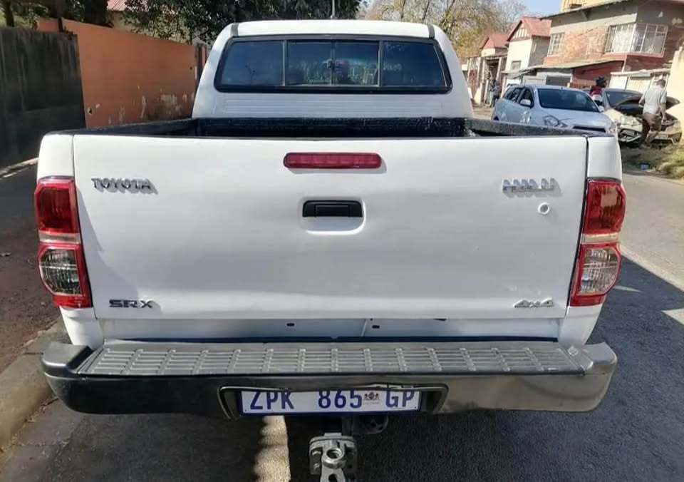 2010 TOYOTA HILUX DOUBLE CAB 2.5 D4D 4X4 MANUAL TRANSMISSION IN EXCELLENT CONDITION