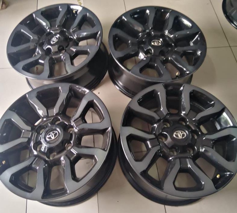 18 inch Toyota Legend 50 RS original mags set for - Private Seller 18 inch Toyota Legend 50 RS original mags set for - Private Seller