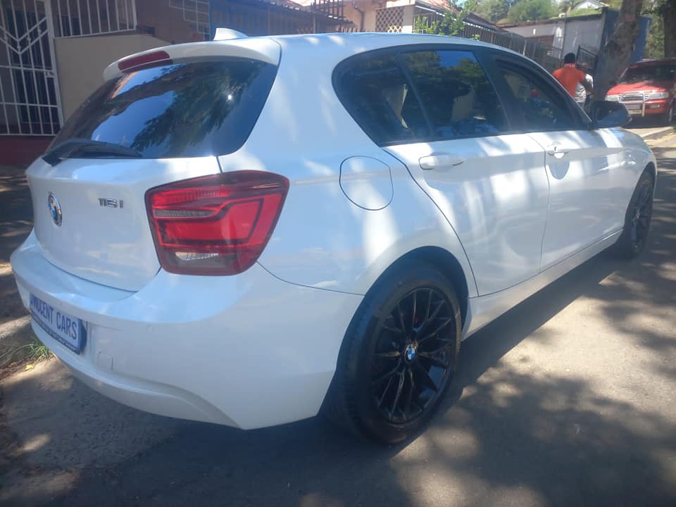 2015 BMW 116i PETROL, HATCHBACK, AUTOMATIC, WHITE COLOR, MILEAGE SUNROOF,