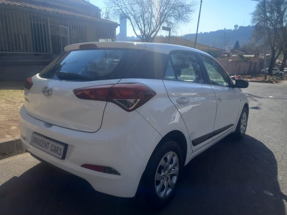 2017 HYUNDAI i20 HATCHBACK 1.2 ENGINE PETROL, MANUAL, MILEAGE