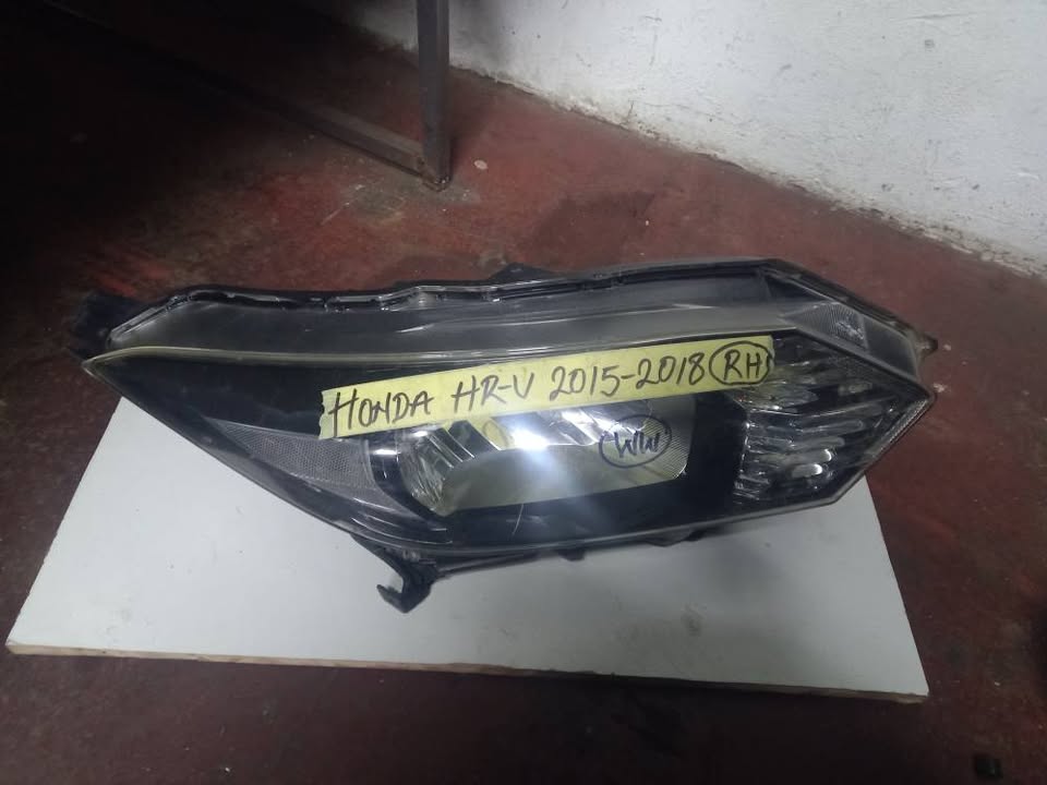 2015 - 2018 HONDA HR-V HEADLIGHT RIGHT SIDE - Private Seller 2015 - 2018 HONDA HR-V HEADLIGHT RIGHT SIDE - Private Seller