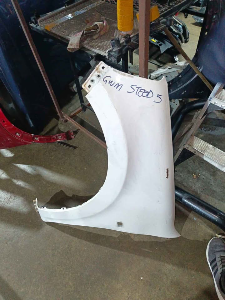 Gwm STEED 5 left fender - Private Seller