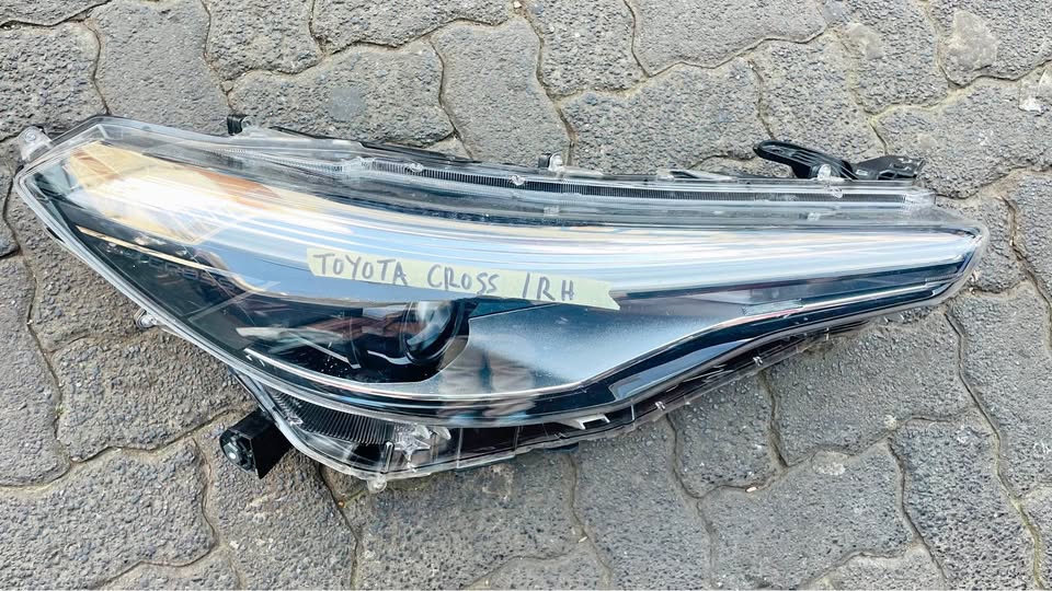 Toyota Corolla Cross headlight - Private Seller Toyota Corolla Cross headlight - Private Seller