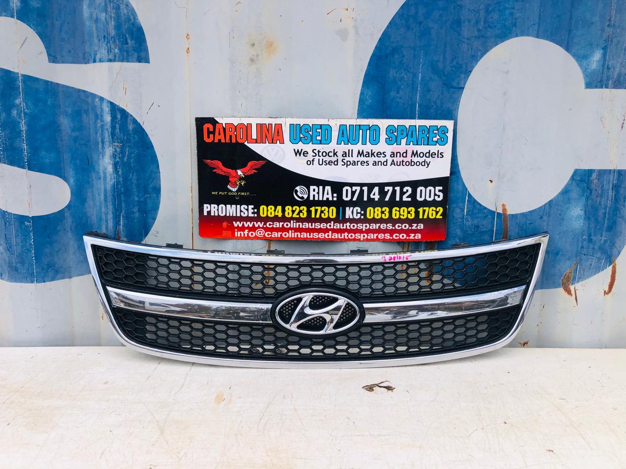 Hyundai H1/Grand Starex radiator grill with badge (2007-2015) - Private Seller Hyundai H1/Grand Starex radiator grill with badge (2007-2015) - Private Seller