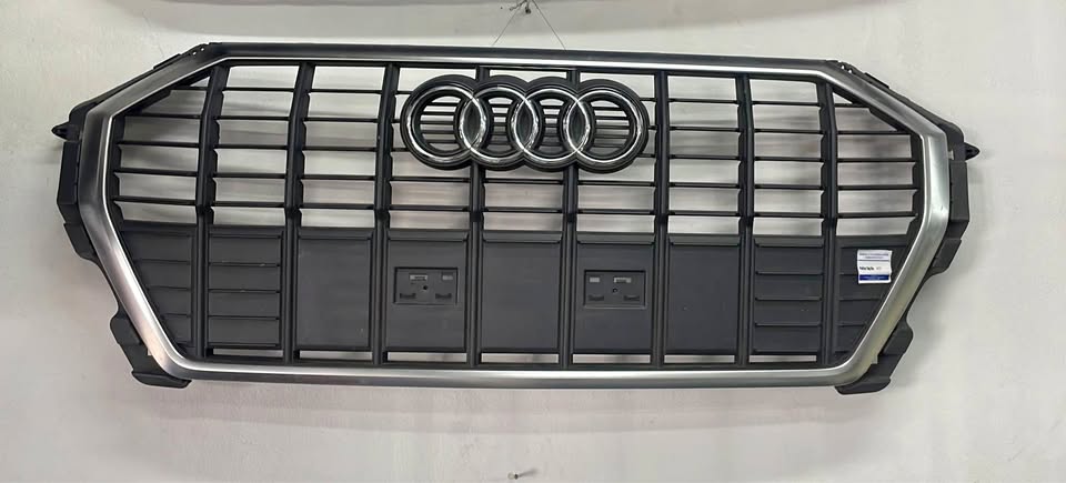 Audi Q3 F3 Grill 2021 - Private Seller Audi Q3 F3 Grill 2021 - Private Seller