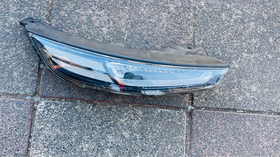 Hyundai Venue headlight - Private Seller Hyundai Venue headlight - Private Seller