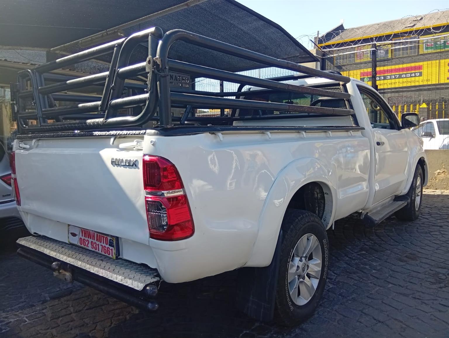 2011 Toyota Hilux 3.0 D4D High Raider SingleCab BOOT RAILINGSManual F