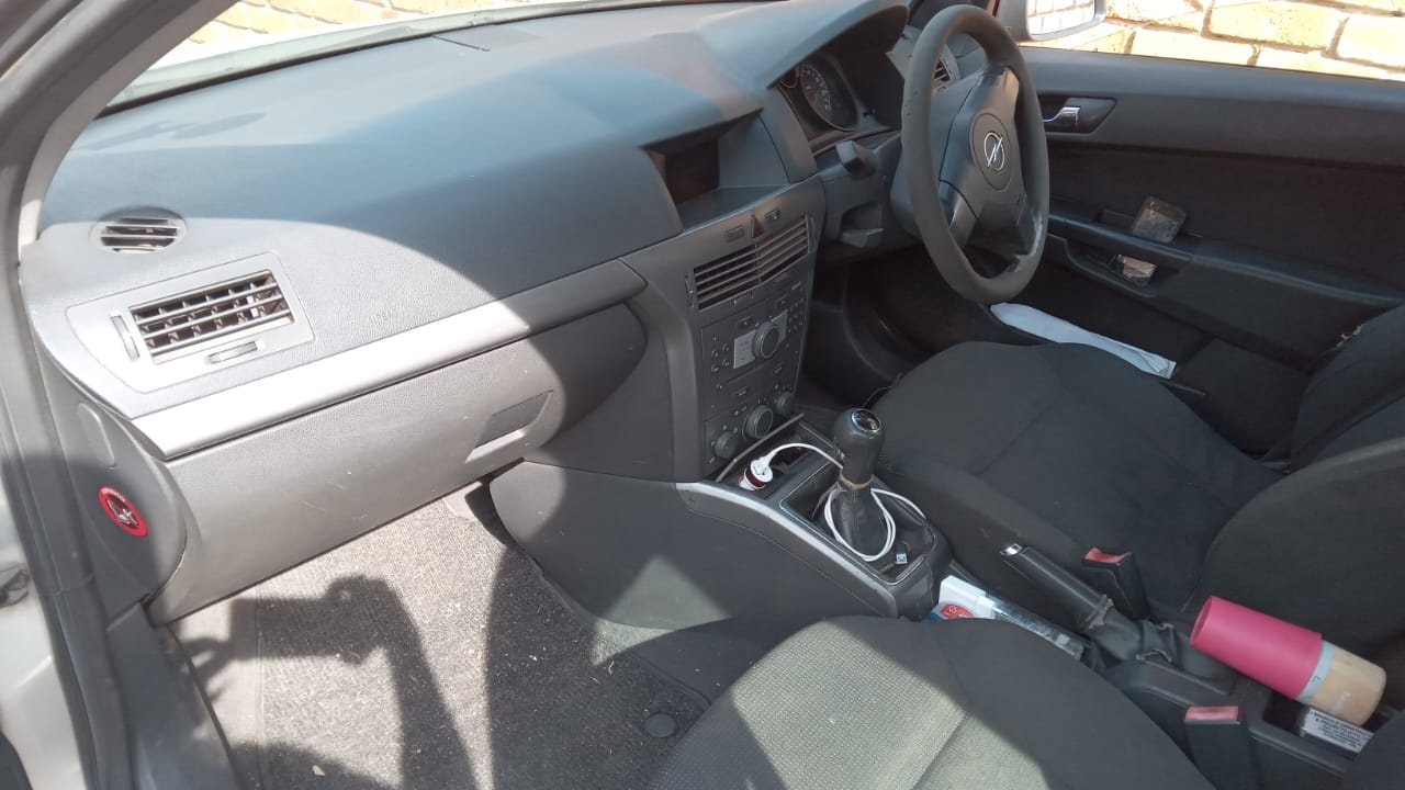 Opel astra 1.6. It is a 2009