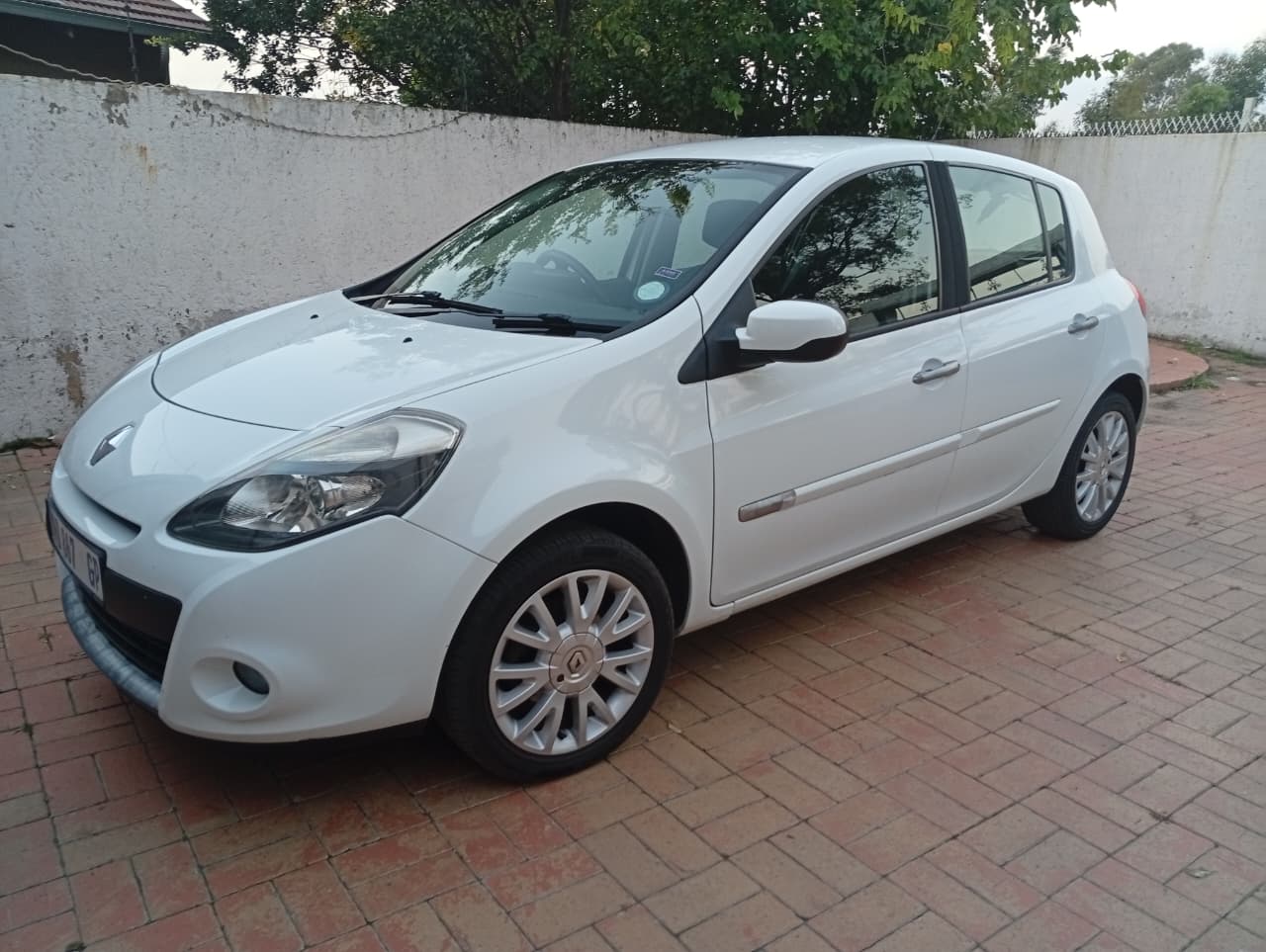 2009 Renault Clio 3 Dynamic TomTom Edition millage 153000km